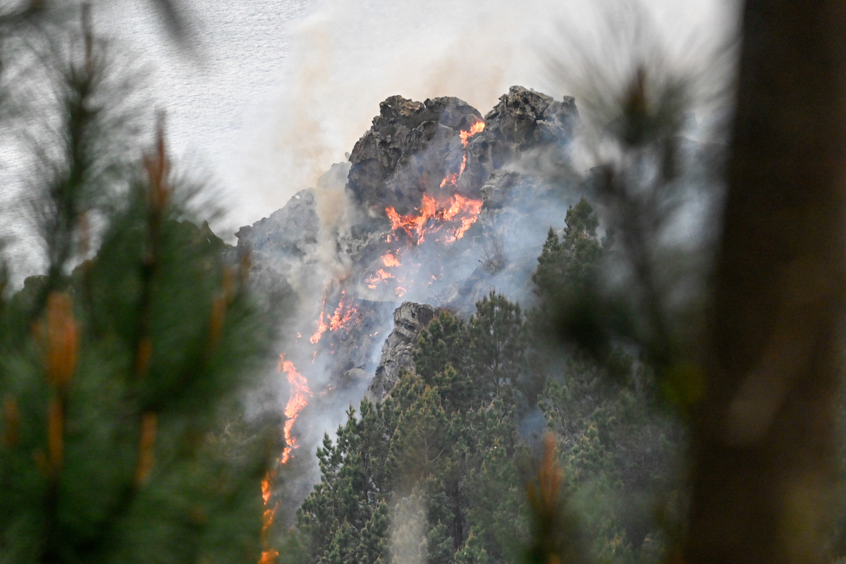 Incendio en Jaizkibel durante la pasada primavera. (Arnaitz RUBIO | FOKU)