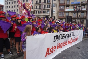 Concentración en el Arriaga para denunciar las agresiones cometidas en Aste Nagusia.