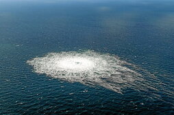 Imagen mostrada por el Mando de Defensa danés de la fuga de gas en Nord Stream 2 tras el sabotaje.