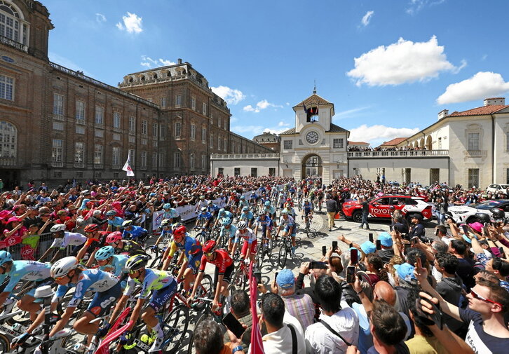 El Giro de 2024 se inició en el mismo escenario que lo hará La Vuelta, en Venaría Reale, ciudad del «cinturón» de Turín». .