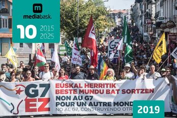 Manifestation reliant Hendaye à Irun lors du contre-sommet du G7, le 24 août 2019.