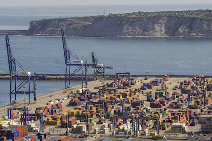 Imagen de archivo del puerto de Bilbo.