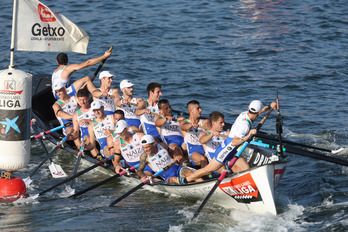 Kaiarribako ontzia, lehen hanka Luis Manuel Gonzalez galiziarra eta hirugarrengoan, Jaime Lara sevillarra eta Nicolas Repetto argentinarra daudela.