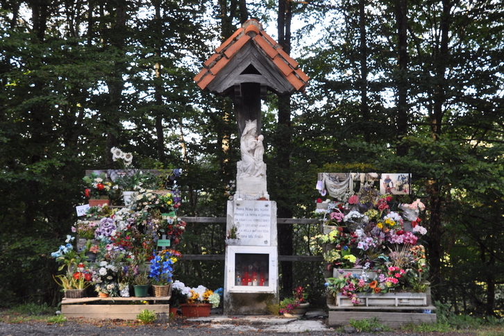 Monumento en honor a Dorletako Ama, en el Alto de Arlaban.