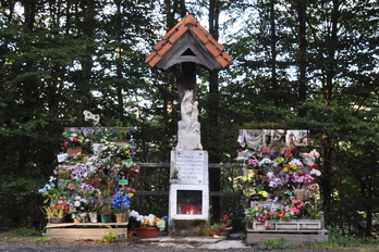 Monumento en honor a Dorletako Ama, en el Alto de Arlaban.