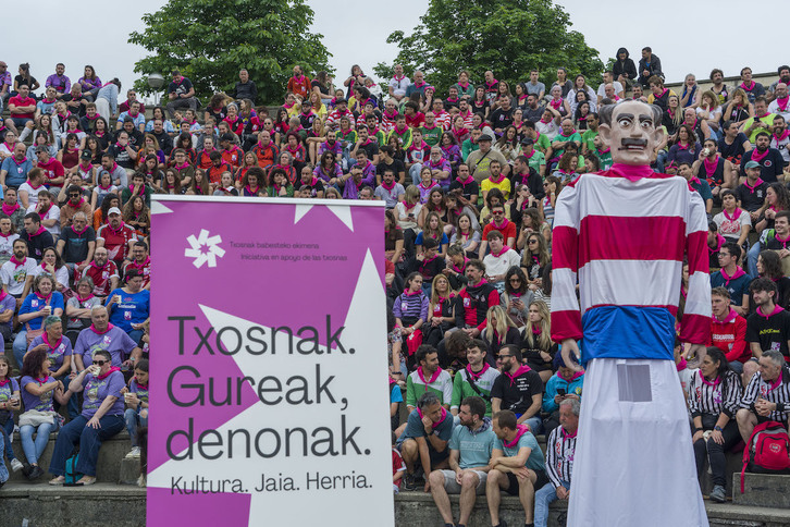 Presentación de la campaña ‘Txosnak. Gureak. Denonak’, en mayo en Bilbo.