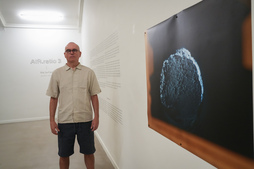 Eric La Casa soinu instalazioan. 