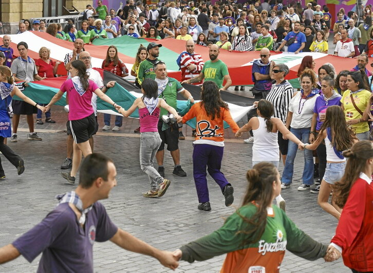 Aste Nagusian izandako parte hartzea goraipatu dute Bilboko konpartsek.