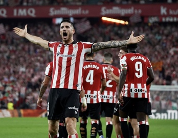 Oihan Sancet celebrando su gol de penalti.