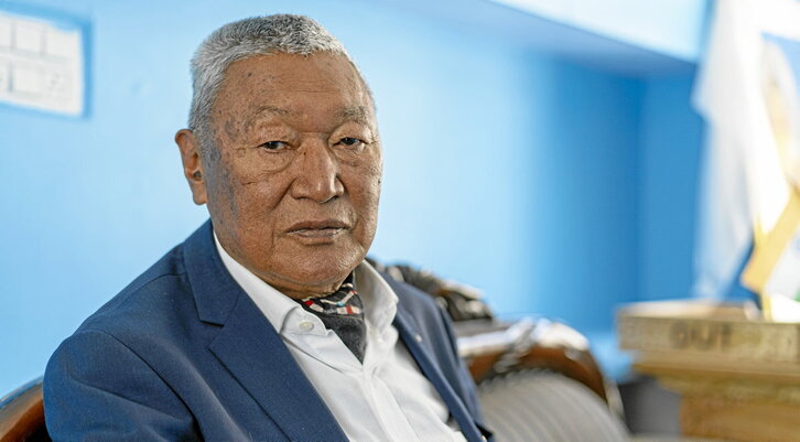 Chering Dorjay es presidente de la Asociación Budista de Ladakh y vicepresidente del Apex Body Lehl. En la otra página, Palacio de la ciudad de Leh. M. F. I.