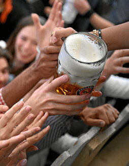 Iazko Oktoberfest jaialdiko irudi bat.