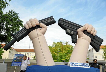 Protesta ante la sede del Ministerio de Defensa.