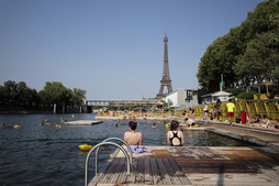 Sena ibaian, Paris parean, 100.000 pertsona inguru bainatu dira udan.