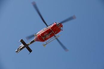 Nafarrako Suhiltzaileen helikopteroa. 