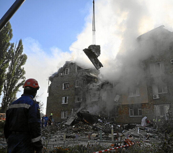 Trabajos de rescate en Kiev.