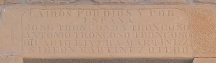 Inscripción franquista que se mantiene en Mañueta.