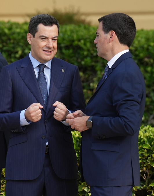 Moreno Bonilla y Pradales conversan en una Conferencia de Presidentes en junio pasado.