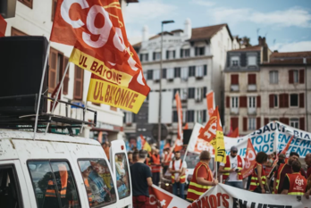 Intersindikalak murrizketen kontra eta soldaten igoeraren alde 2023an Baionan deituriko mobilizazioa.