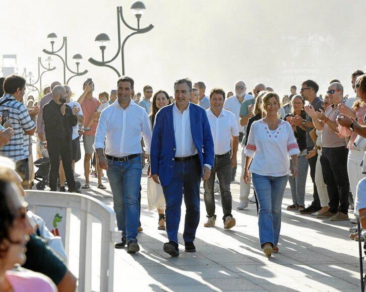 Esteban estuvo acompañado de Imanol Pradales y de María Eugenia Arrizabalaga.