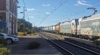 El tren con mercancías peligrosas ha sufrido la avería a la altura de la antigua estación de El Carrascal.