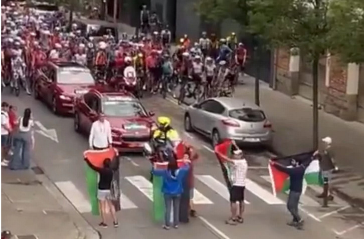 La Vueltaren baitan Oloten egindako protesta.