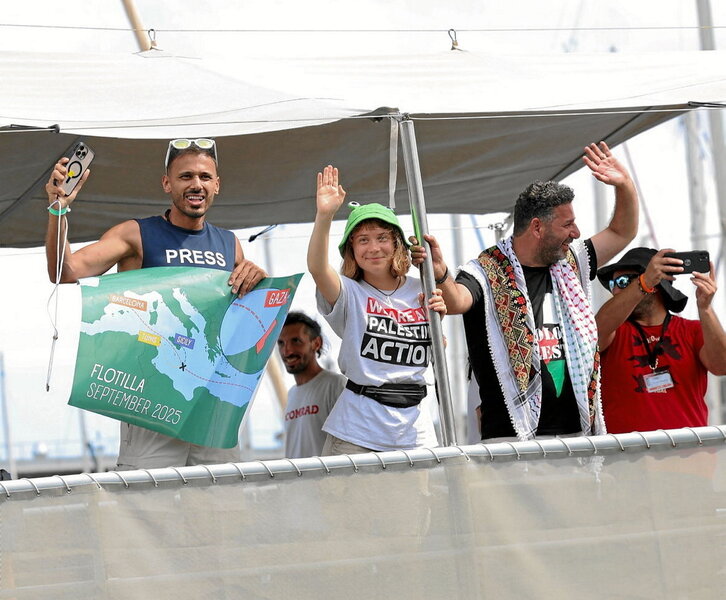 La flotilla partió ayer desde el puerto de Barcelona rumbo a Gaza.