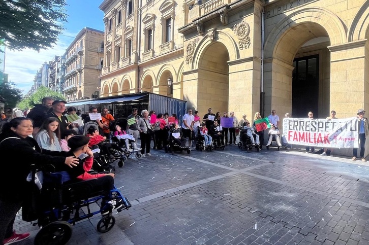 Protesta elkarretatzea astelehen honetan Gipuzkoa Plazan.