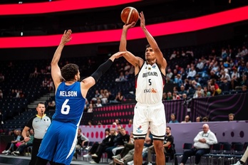 Tristan Da Silva ha hecho sangre de la horrible defensa de Gran Bretaña.