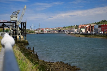 Imagen de archivo de la ría a su paso por Barakaldo.
