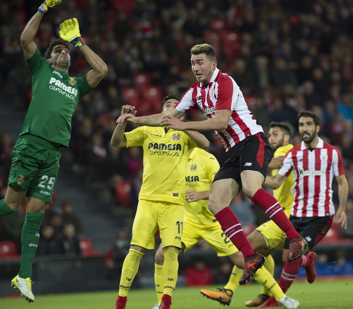 Laporte, en un partido contra el Villarreal en San Mamés.