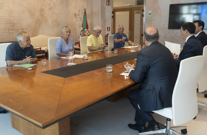 Lo expuesto hoy por el Gobierno no tiene relación con lo que los pensionistas afirmaron que les habían dicho en la reunión de Lehendakaritza.