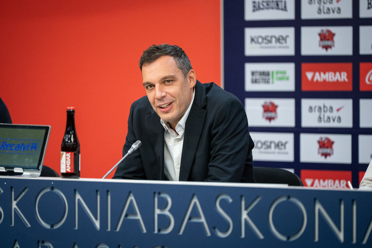 Paolo Galbiati, risueño y didáctico en su presentación oficial.