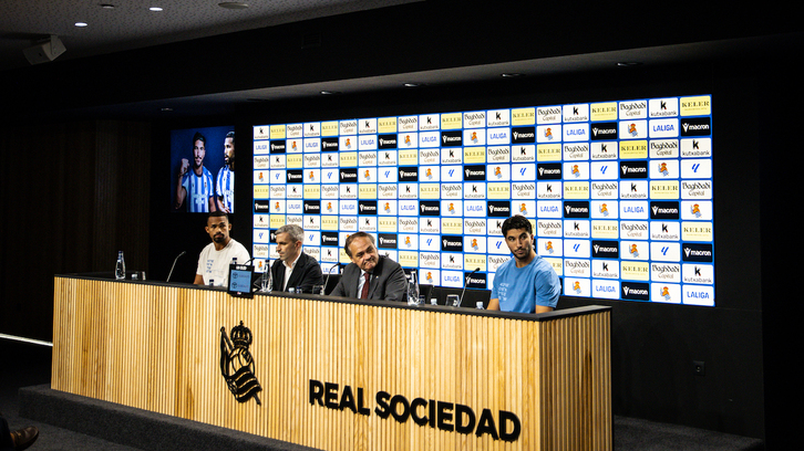 Aperribay y Bretos, en el medio, junto con Soler y Herrera.