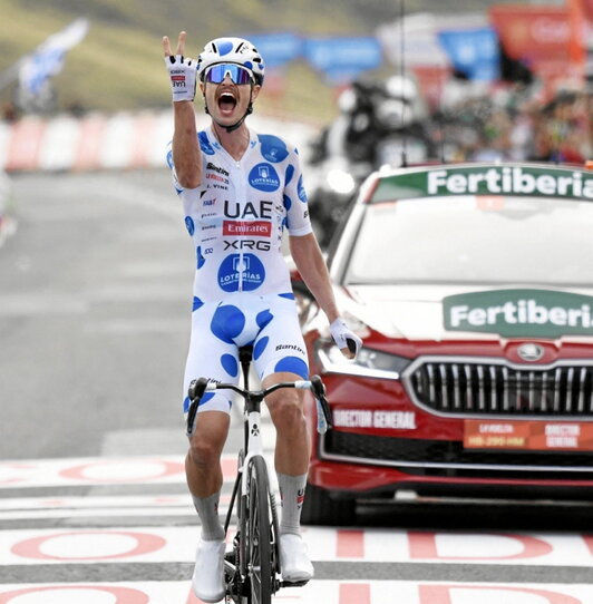 Vine, Belaguan, bigarren garaipena ospatzen.