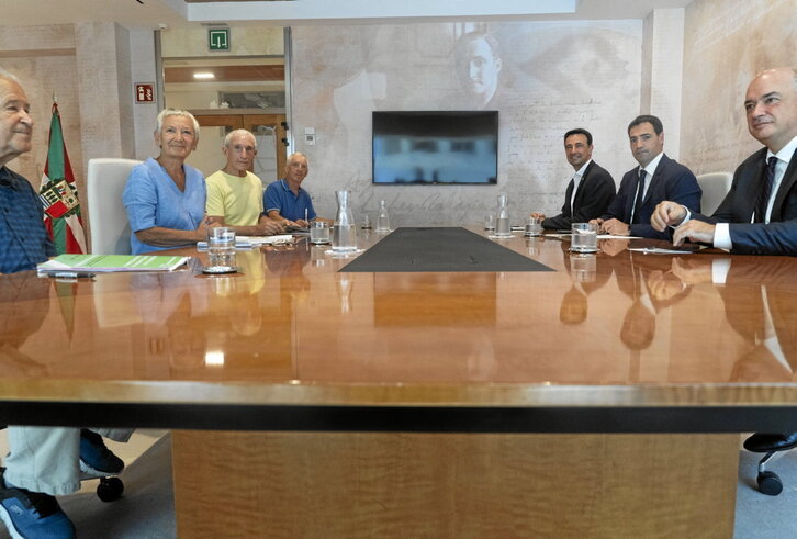 Imagen de la reunión en Lehendakaritza con los pensionistas, en la que Lakua se escudó en la supuesta inconstitucionalidad.