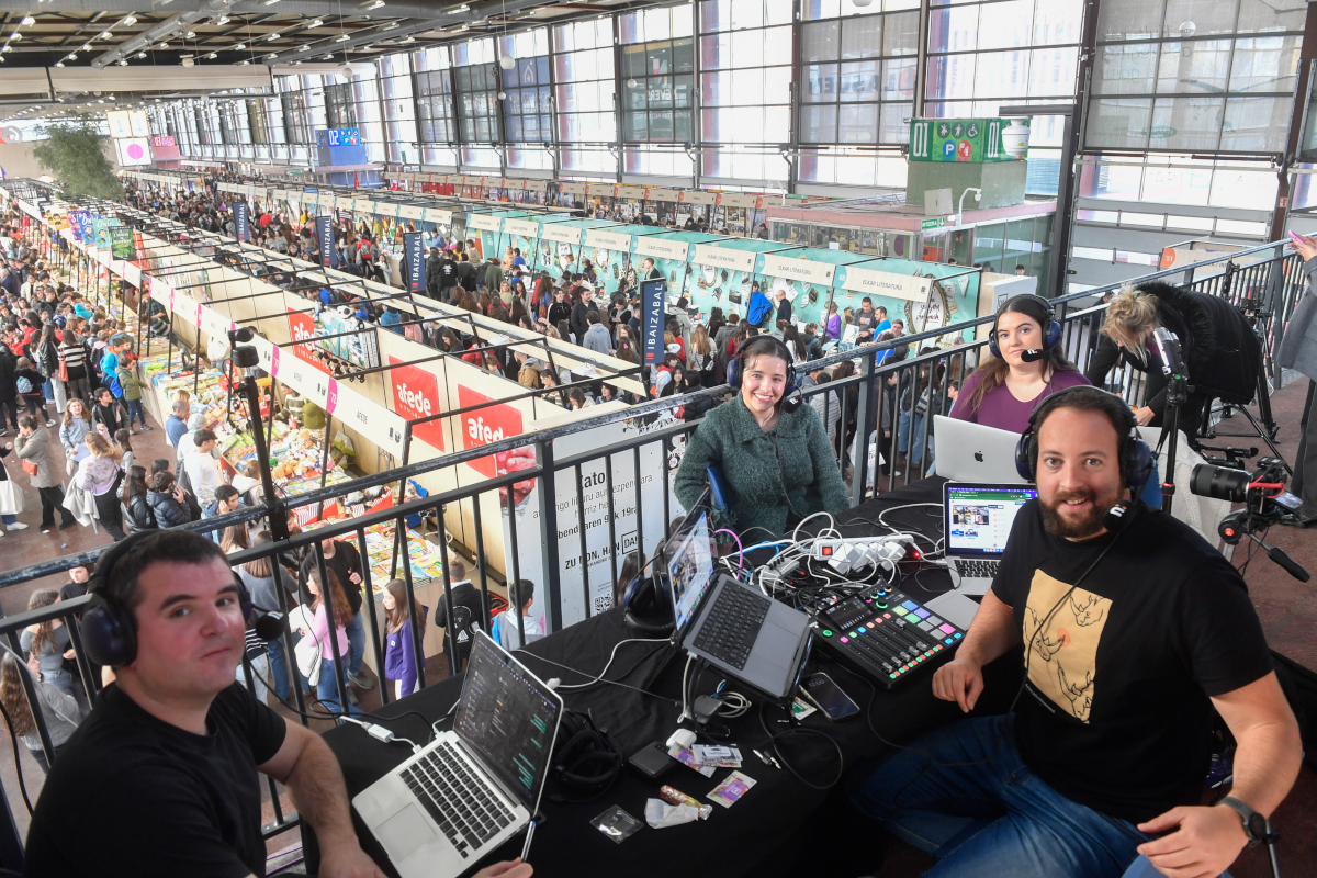 Bigarren Kafeko lan taldea iazko Durangoko Azokan (Gorka Rubio / FOKU)