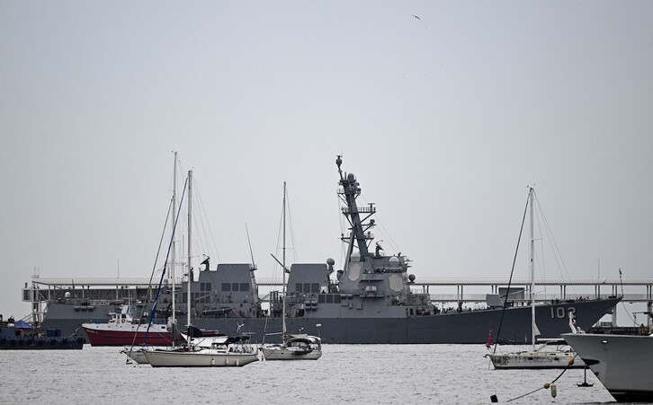 Buque de la Armada de EEUU amarrado en Panamá.