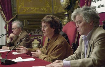 Pakita Arregi, erdian, 2000. urtean.