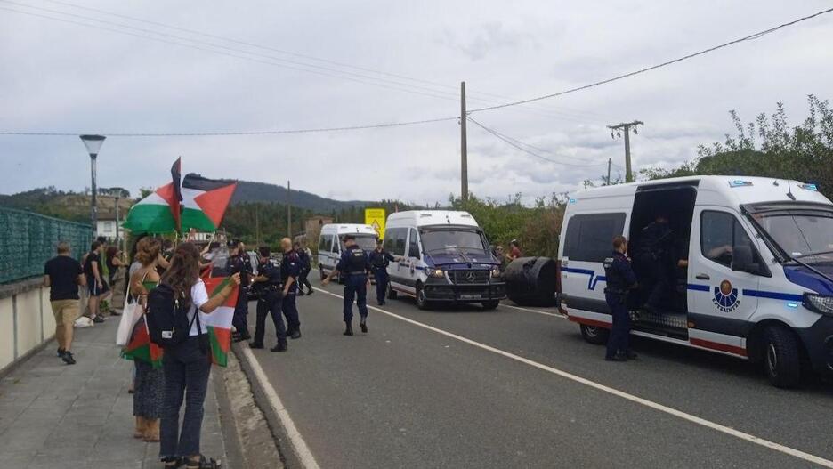 En Larrabetzu también ha habido protestas. En Larrabetzu también ha habido protestas.