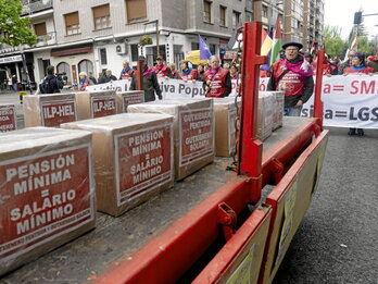 El Movimiento de Pensionistas llevó 145.142 firmas al Parlamento con la ILP.