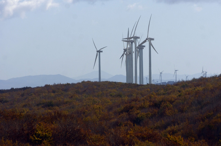 Imagen de archivo de un parque eólico en Nafarroa.