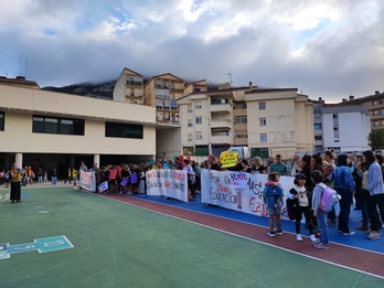 Ostegun honetan Atakondoa ikastetxean egindako protesta.