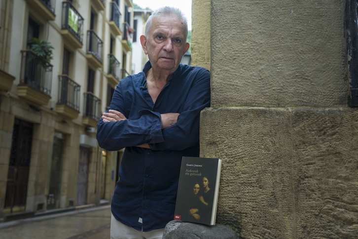Edorta Jimenez Ormaetxea, ‘Aizkorak eta gutunak’ eleberria aurkezten, Donostian.