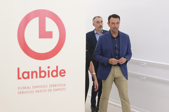 El vicelehendakari Mikel Torres, inaugurando una oficina de Lanbide en Santutxu en 2024.