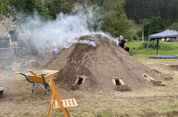 Txondorrari irekitzen zaizkion «leiho» modukoak.