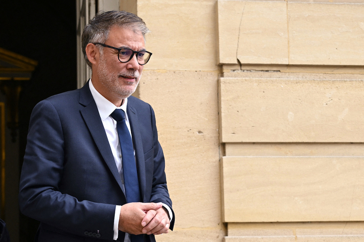 El líder del PS, Olivier Faure, a su salida de Matignon.