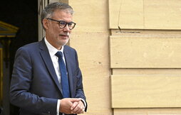 El líder del PS, Olivier Faure, a su salida de Matignon.