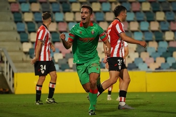 Osambela celebra el gol que le ha permitido a Osasuna alzarse con la novena edición de la Euskal Herriko Txapela.