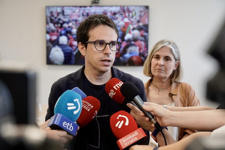 Pello Otxandiano artxibozko irudi batean.