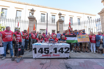 Comparecencia del movimiento de pensionistas ante la Cámara de Gasteiz.